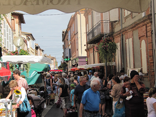 Marché dans les rues de la ville