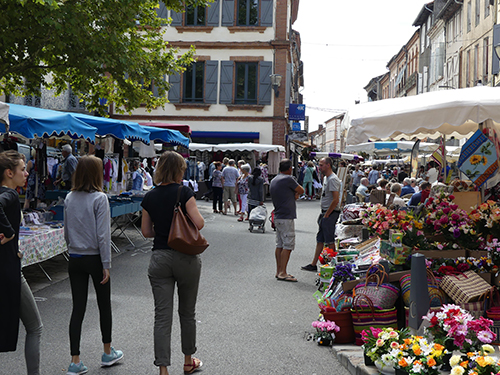 Marché sur la place de la Liberté