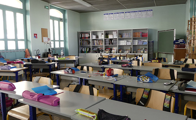 Salle de classe sans élèves