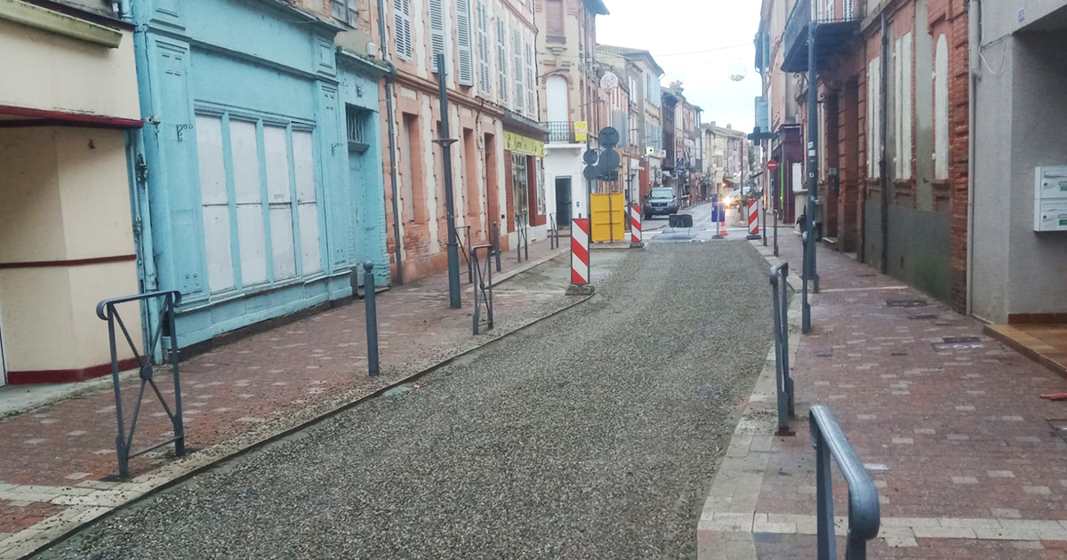 Le Syndicat Mixte Eaux Confluences (SMEC 82) vient de terminer la phase 1 du chantier de réfection du réseau d’eau potable de la rue de la Révolution. Le Syndicat Mixte Eaux Confluences (SMEC 82) vient de terminer la phase 1 du chantier de réfection du réseau d’eau potable de la rue de la Révolution.