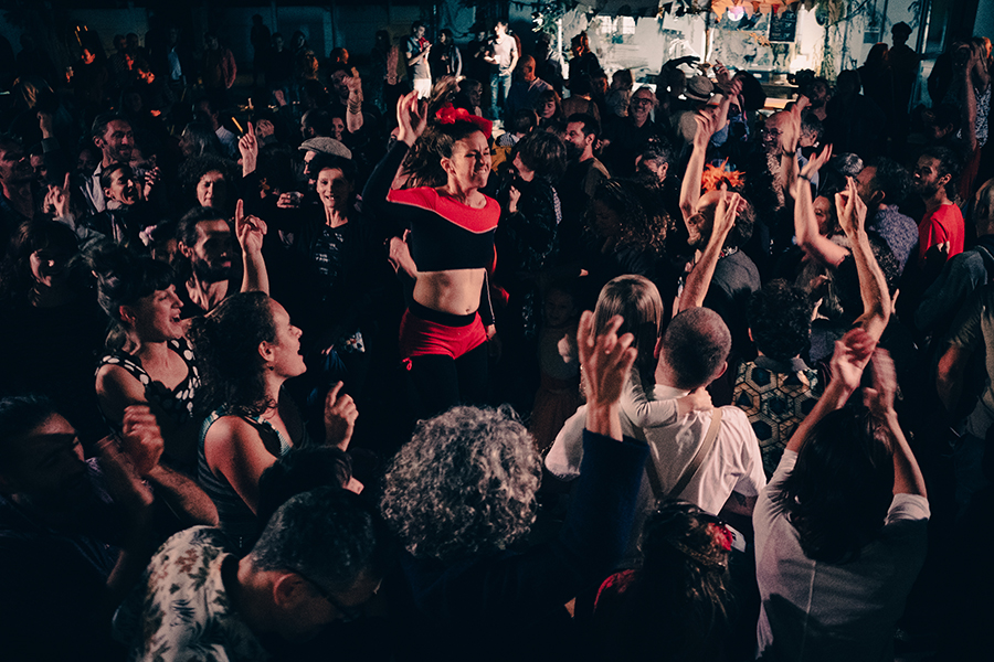 Caravane - bal à danser avec le groupe En Bal et vous ! Caravane - bal à danser avec le groupe En Bal et vous !