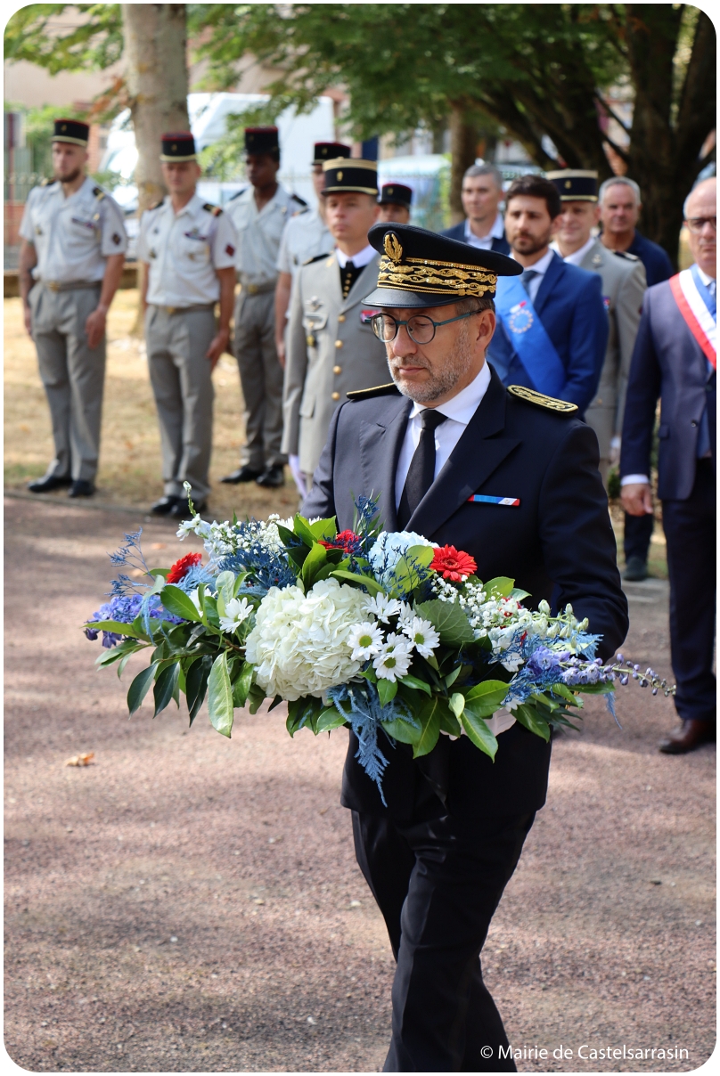 Cérémonie commémorative du 81e anniversaire de la Libération de Castelsarrasin au monument aux Morts.