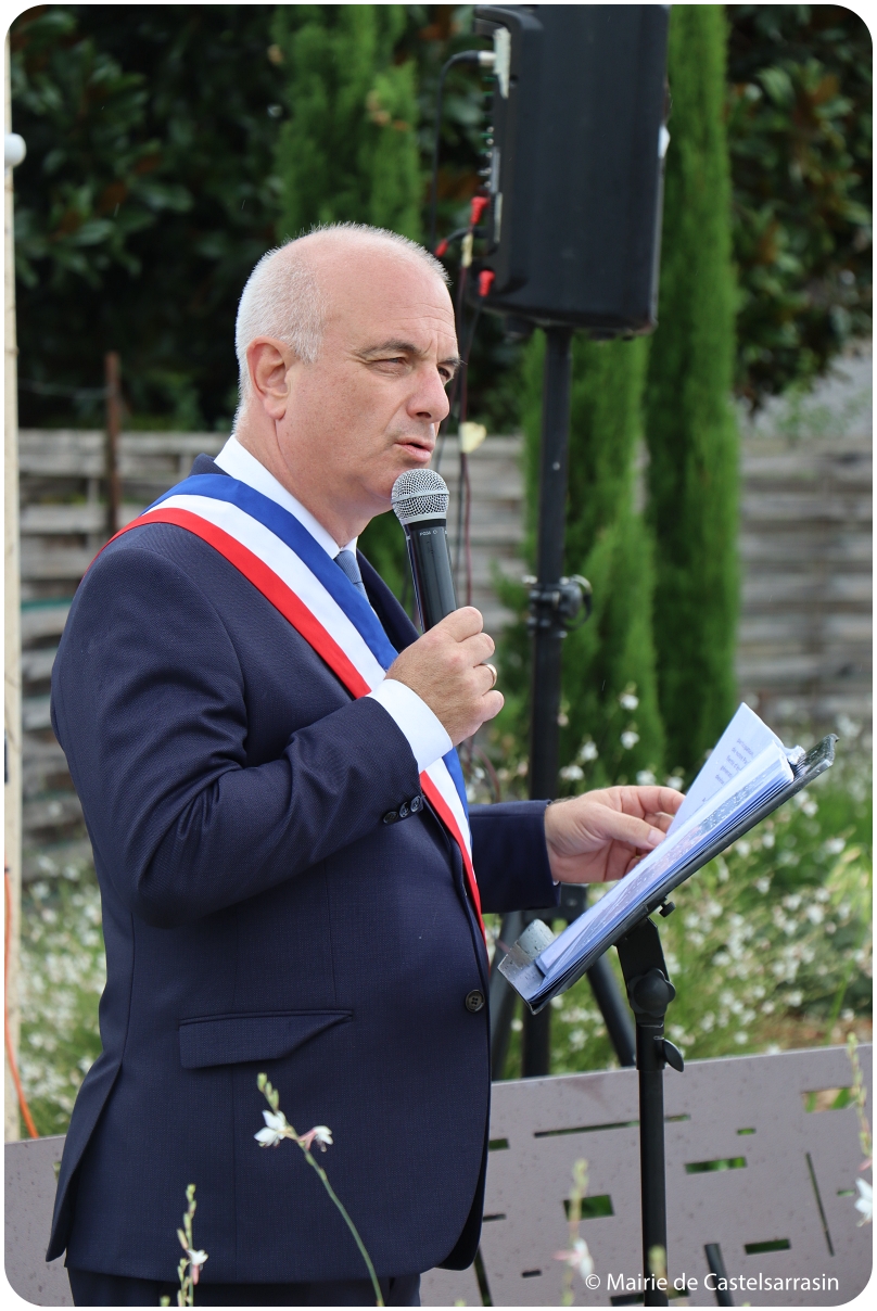 Cérémonie à la flamme de la Résistance (Rue du Commandant Defraux)